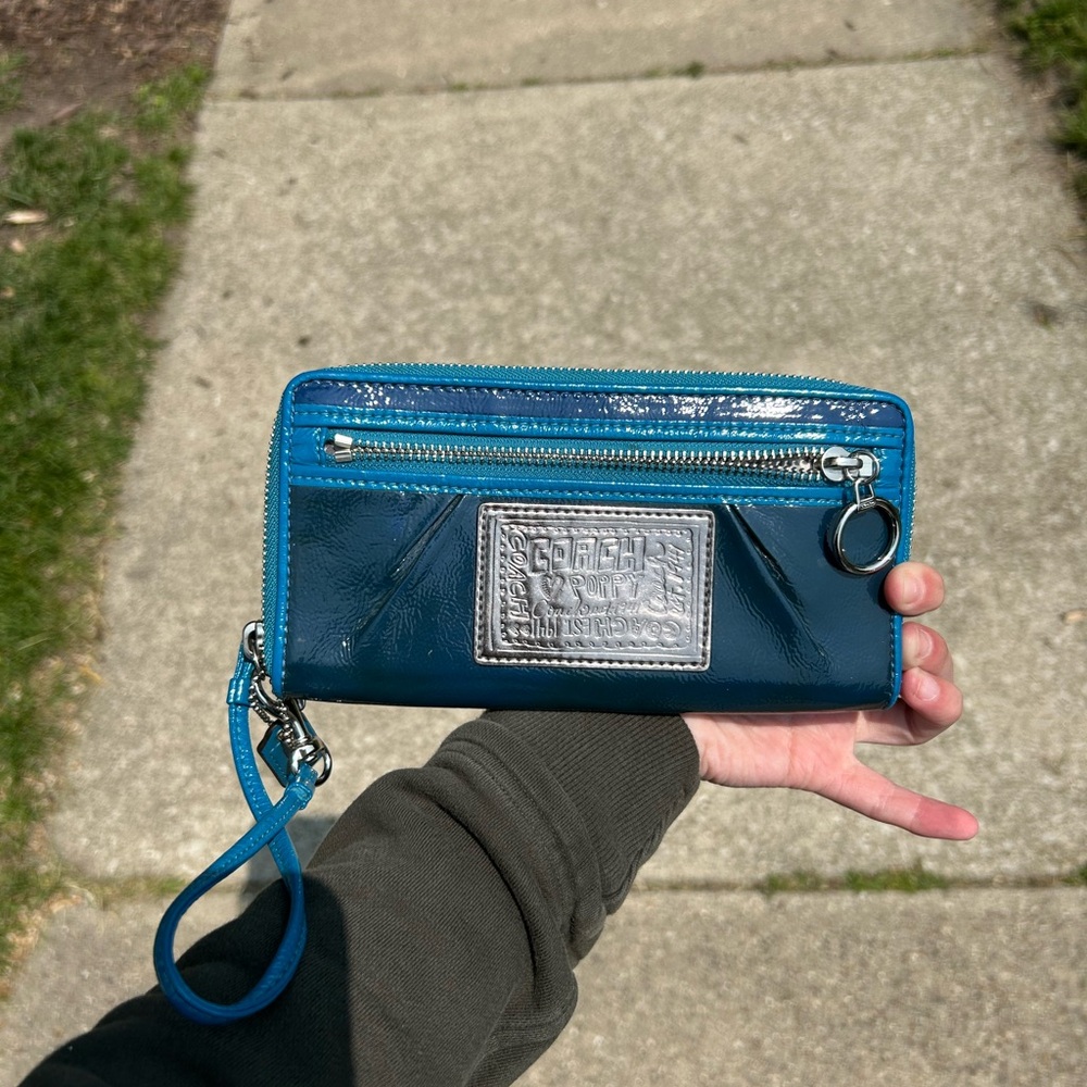 Vintage Blue coach poppy Patent Leather Wristlet Wallet